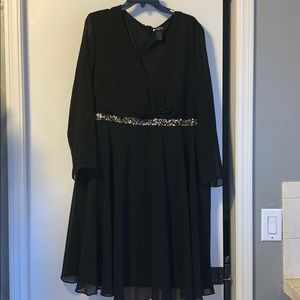 💥Beautiful Sheer Black dress w/sequins belt💥